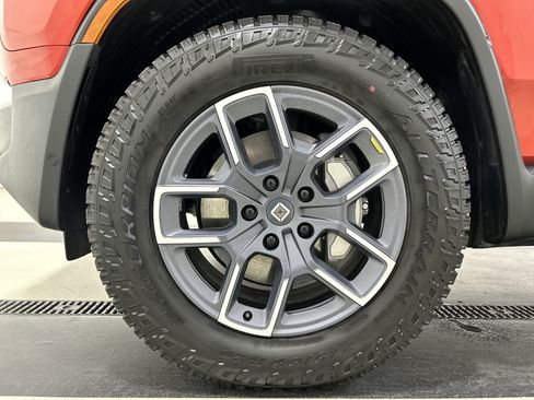 Used 2023 Rivian R1T Adventure Dual AWD/4WD image 9