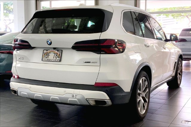 Used 2024 BMW X5 xDrive40i w/ Premium Package AWD/4WD image 6