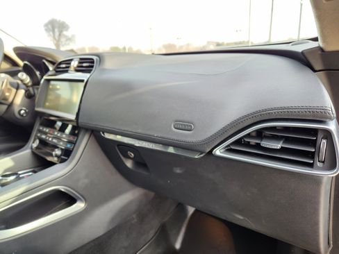 Used 2020 Jaguar F-PACE Prestige image 17