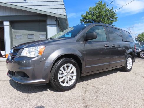 Used 2016 Dodge Grand Caravan SXT w/ Quick Order Package 29G SXT FWD image 4