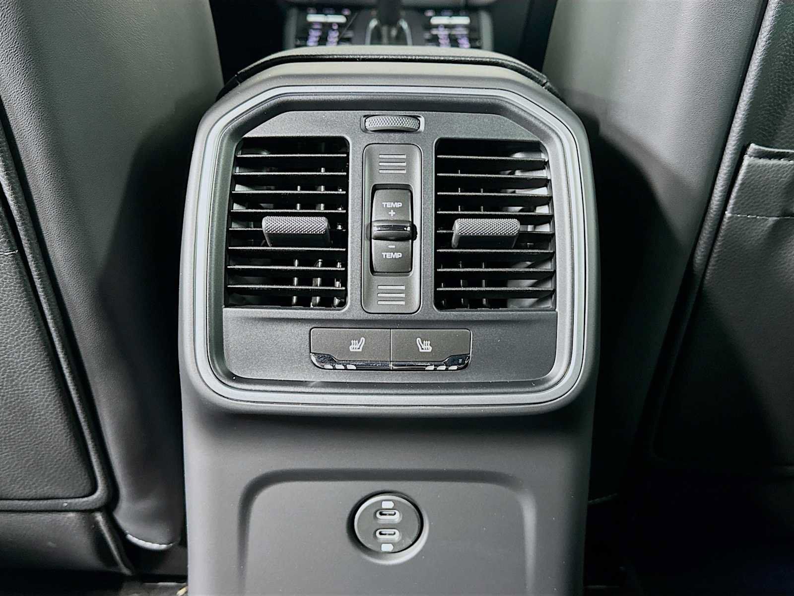 Used 2026 Porsche Macan AWD/4WD image 26