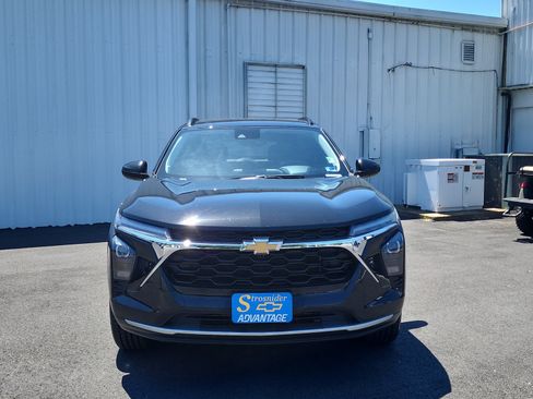 Used 2024 Chevrolet Trax LT w/ Driver Confidence Package FWD image 8