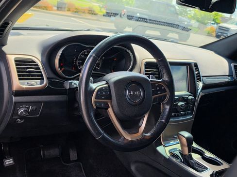 Used 2016 Jeep Grand Cherokee Laredo 75th Anniversary AWD/4WD image 11