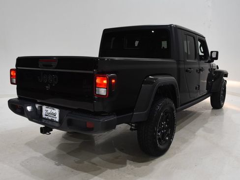 Used 2022 Jeep Gladiator Sport AWD/4WD image 4