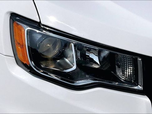 Used 2021 Jeep Grand Cherokee Limited AWD/4WD image 32