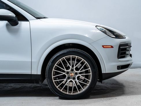 Used 2023 Porsche Cayenne Platinum Edition image 12