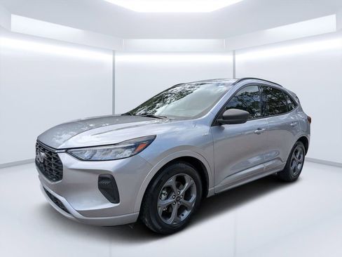 Used 2023 Ford Escape ST-Line w/ Cold Weather Package image 7