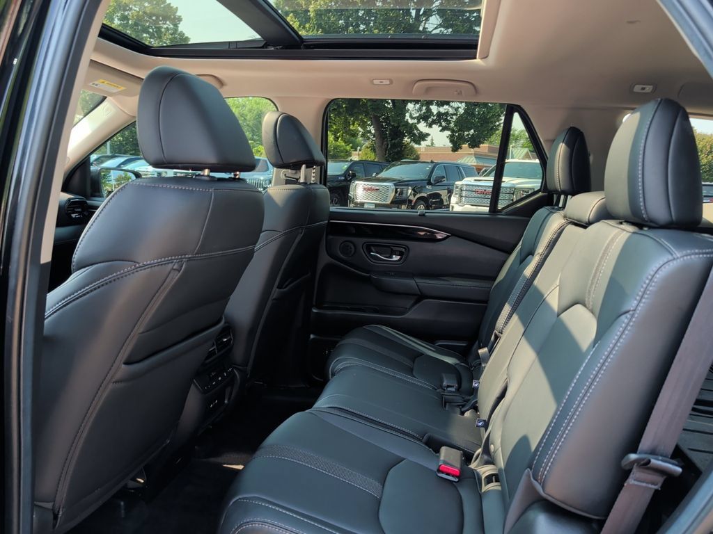 Used 2025 Honda Pilot Touring image 26