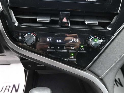 Used 2024 Toyota Camry SE w/ Cold Weather Package FWD image 9
