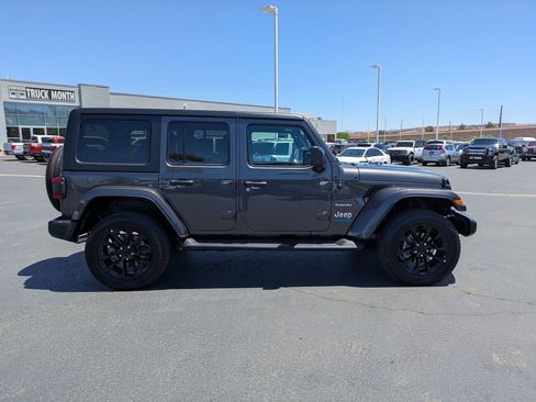 Used 2021 Jeep Wrangler Unlimited Sahara AWD/4WD image 2