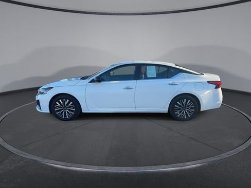 Used 2025 Nissan Altima 2.5 SV image 10