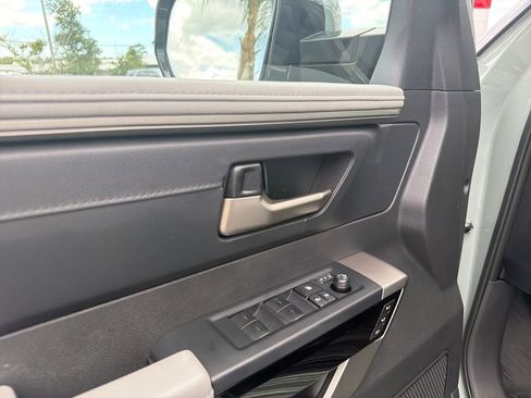 Used 2025 Toyota Tundra Limited AWD/4WD image 14