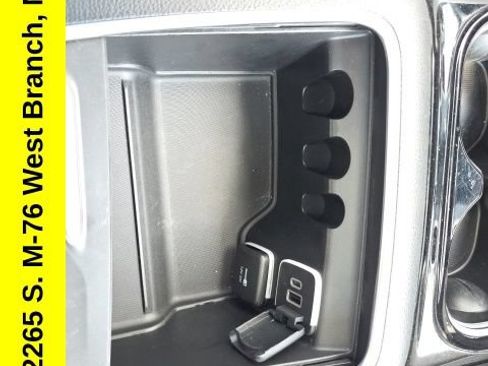 Used 2023 Chrysler Pacifica Limited FWD image 27