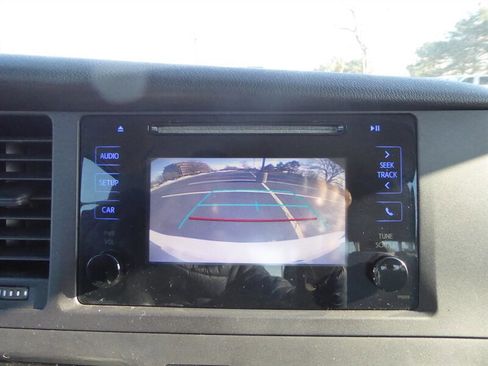 Used 2016 Toyota Sienna L image 15