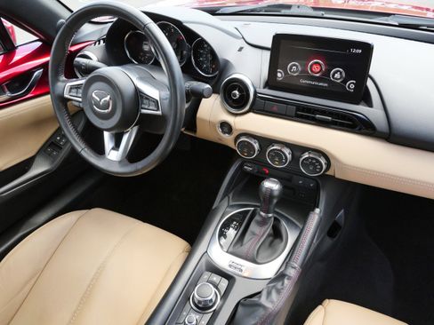 Used 2019 MAZDA MX-5 Miata RF Grand Touring RWD image 10