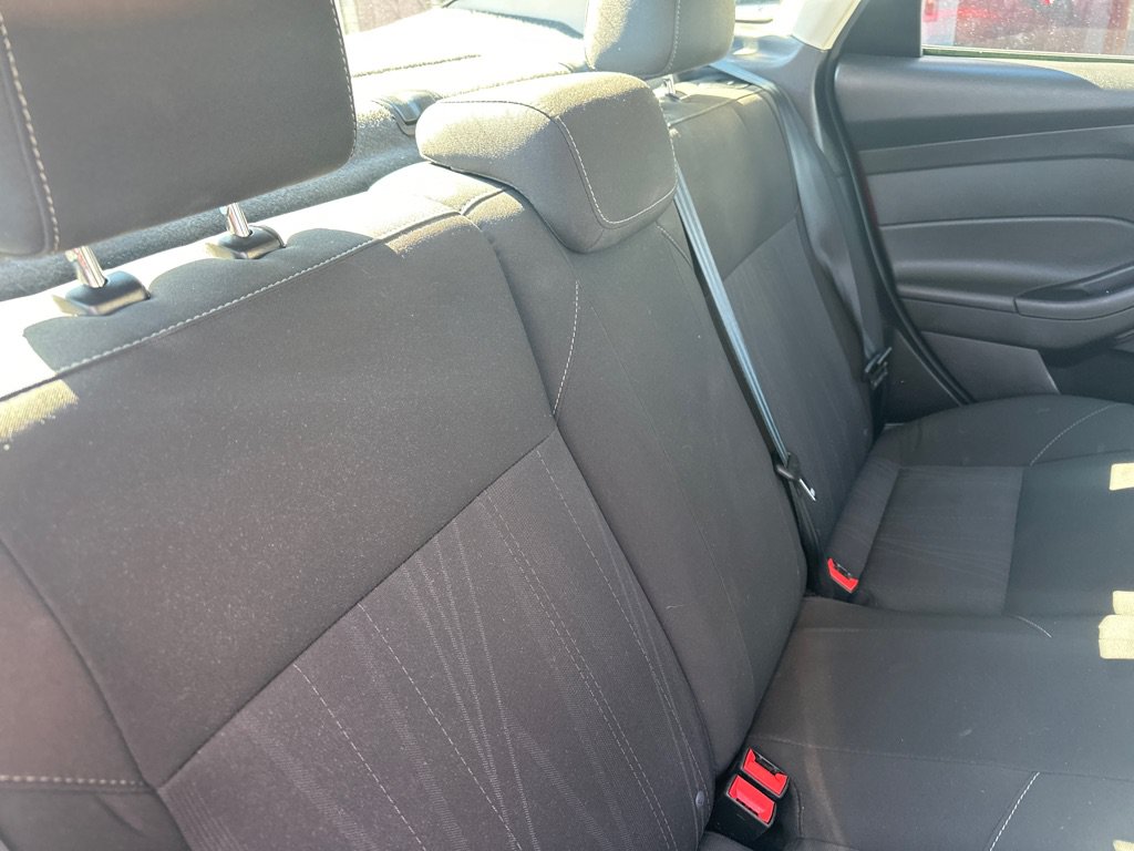 Used 2016 Ford Focus SE w/ SE Cold Weather Package FWD image 15