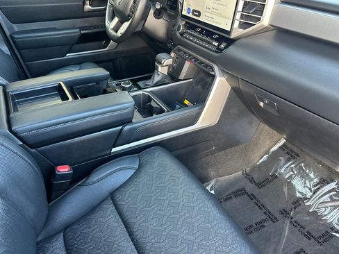 Used 2025 Toyota Tundra Limited AWD/4WD image 16