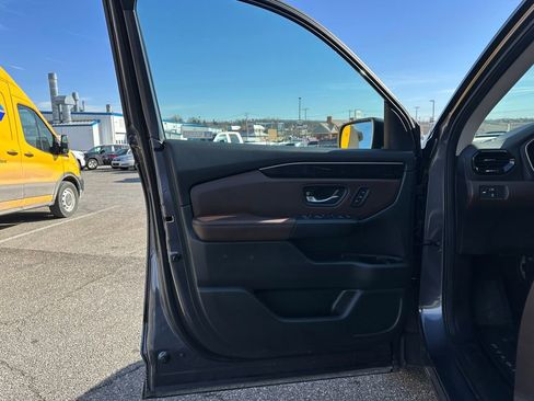 Used 2025 Honda Pilot Elite image 23