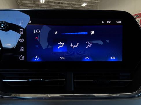 Used 2025 Chevrolet Trax LT FWD image 32