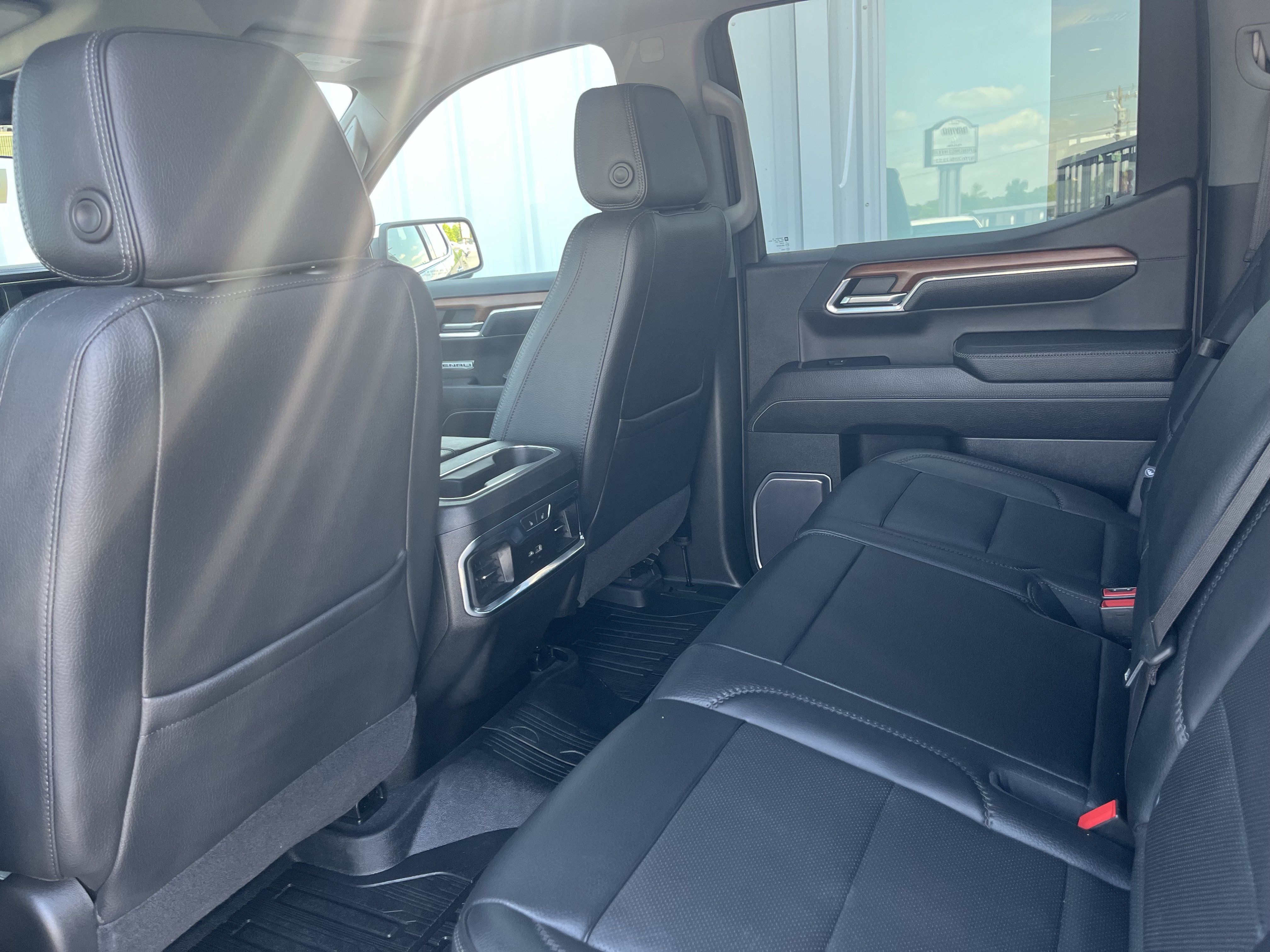 Used 2023 GMC Sierra 1500 Denali w/ Denali Reserve Package AWD/4WD image 5