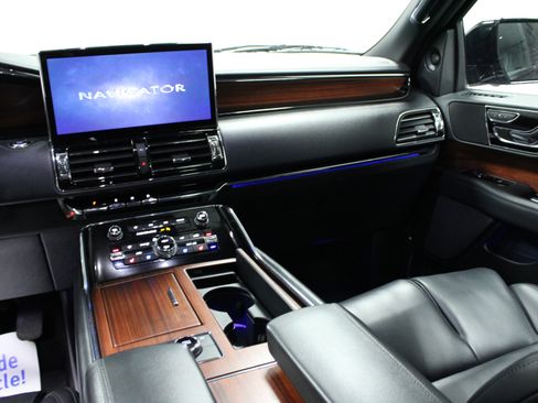 Used 2023 Lincoln Navigator L 2WD image 20