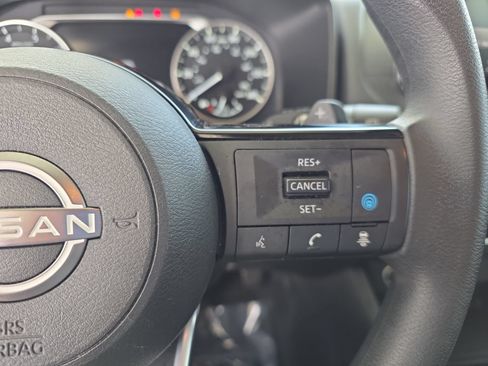 Used 2023 Nissan Rogue SV FWD image 17