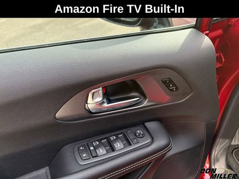 New 2026 Chrysler Pacifica Select image 11