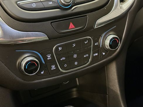 Used 2021 Chevrolet Equinox LT image 24