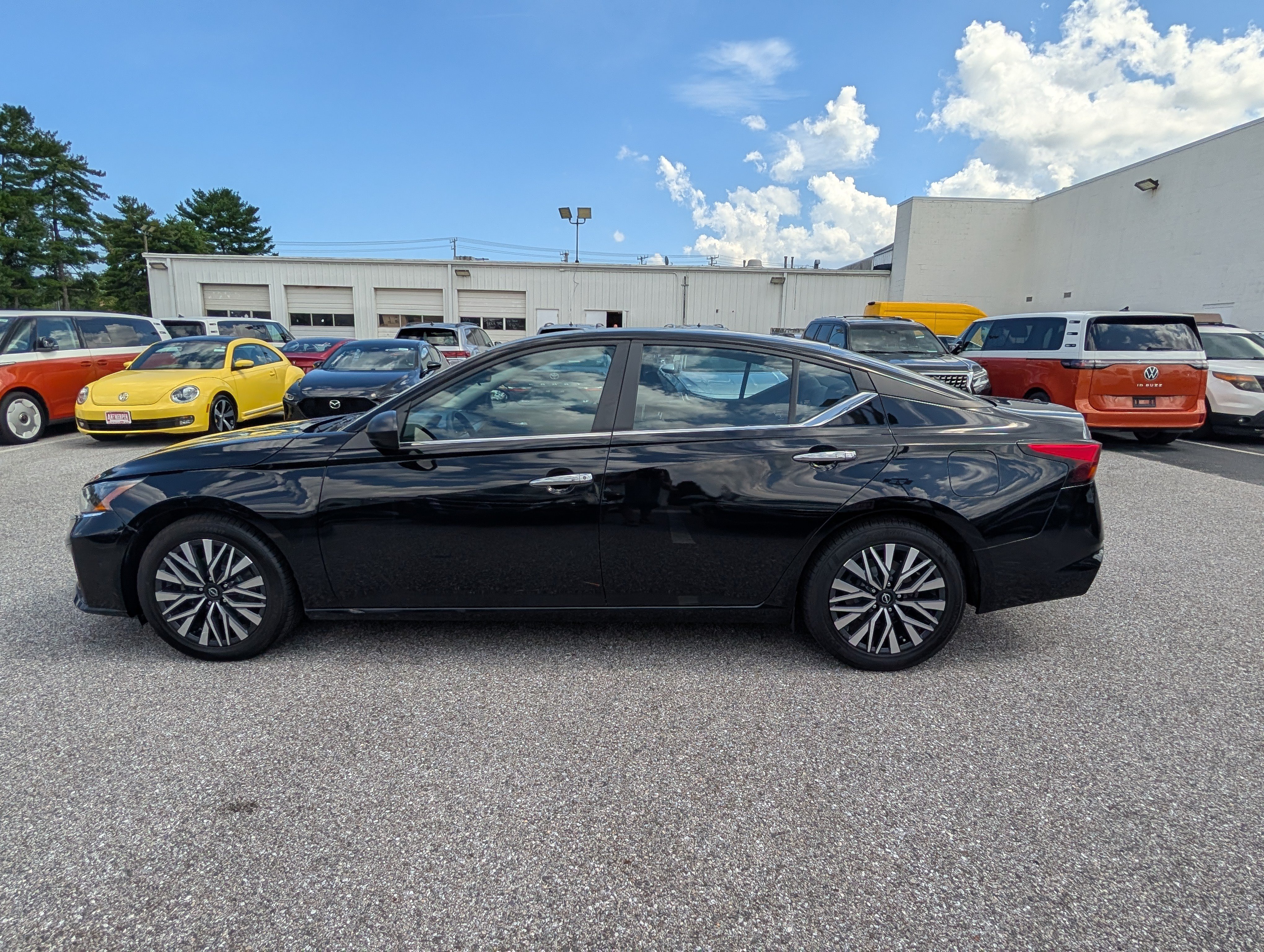 Used 2024 Nissan Altima 2.5 SV FWD image 6