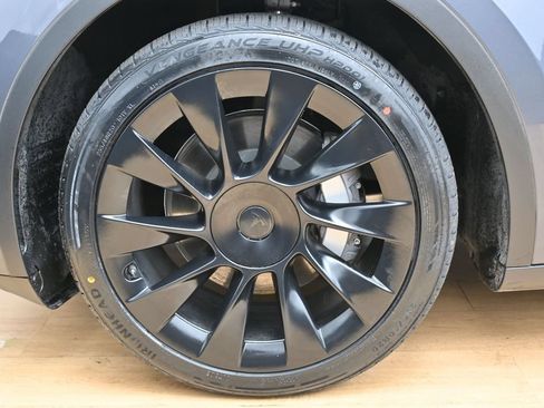 Used 2023 Tesla Model Y Long Range AWD/4WD image 9