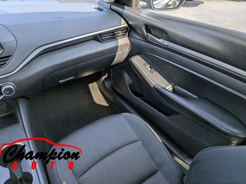 Used 2022 Nissan Altima 2.5 SV FWD image 19