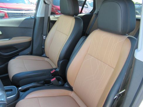 Used 2020 Chevrolet Trax LT w/ Driver Confidence Package FWD image 19