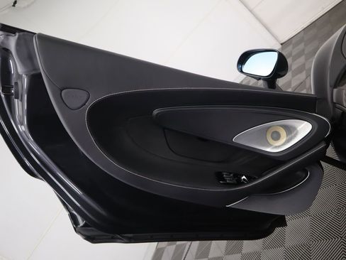 Used 2023 McLaren GT RWD image 23