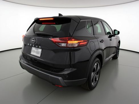 Used 2025 Nissan Rogue SV image 9
