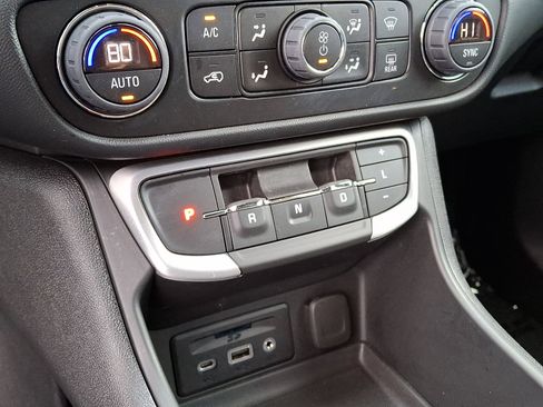 Certified 2022 GMC Terrain SLT image 22