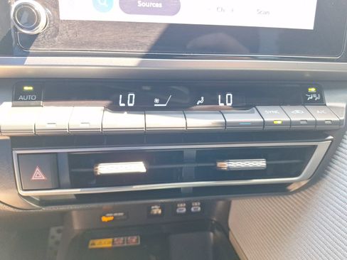 Used 2025 Toyota Camry SE FWD image 26