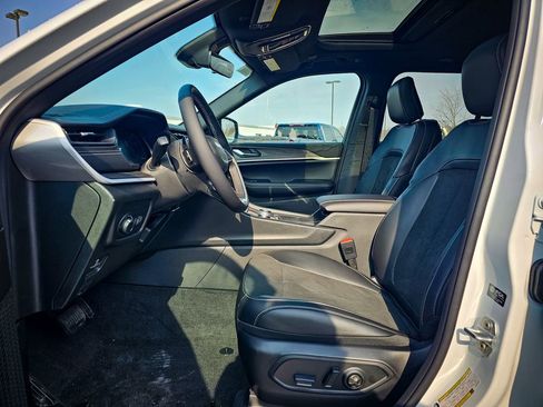 New 2026 Jeep Grand Cherokee Laredo image 11