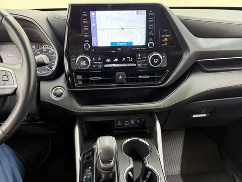 Used 2022 Toyota Highlander XSE AWD/4WD image 28