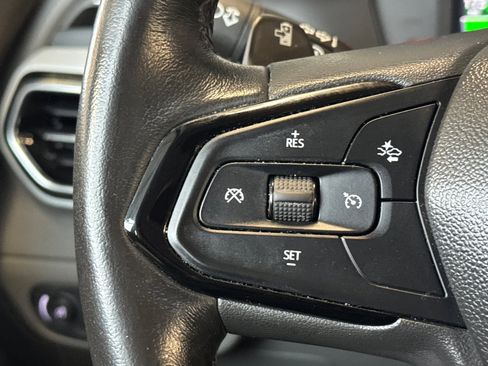 Used 2022 Chevrolet Bolt EUV Premier w/ Sun & Sound Package image 32