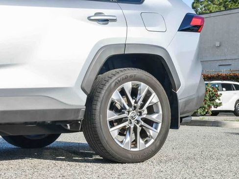 Used 2023 Toyota RAV4 XLE Premium image 11