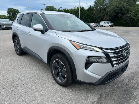 Used 2025 Nissan Rogue SV FWD image 3