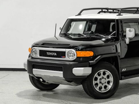 Used 2013 Toyota FJ Cruiser 4WD w/ Upgrade Pkg image 12