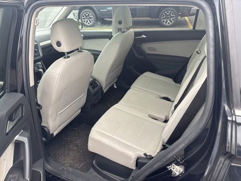 Used 2018 Volkswagen Tiguan SEL AWD/4WD image 14