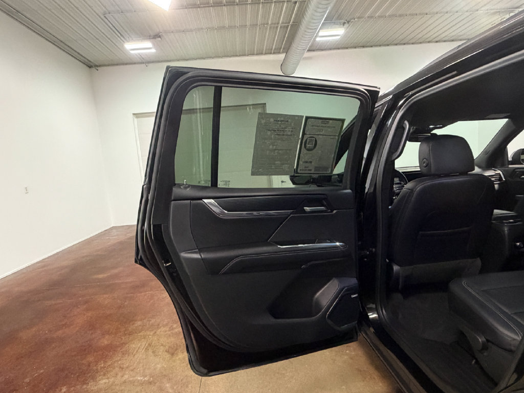 Used 2024 GMC Acadia Elevation AWD/4WD image 46