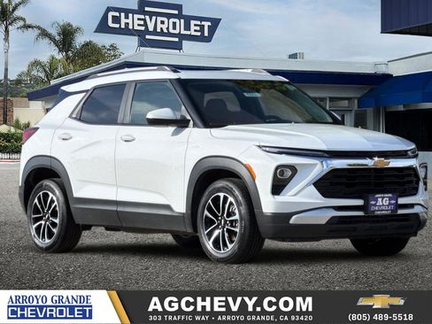 Used 2025 Chevrolet TrailBlazer LT FWD image 1