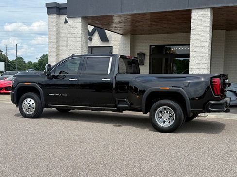 Used 2024 GMC Sierra 3500 Denali Ultimate AWD/4WD image 5