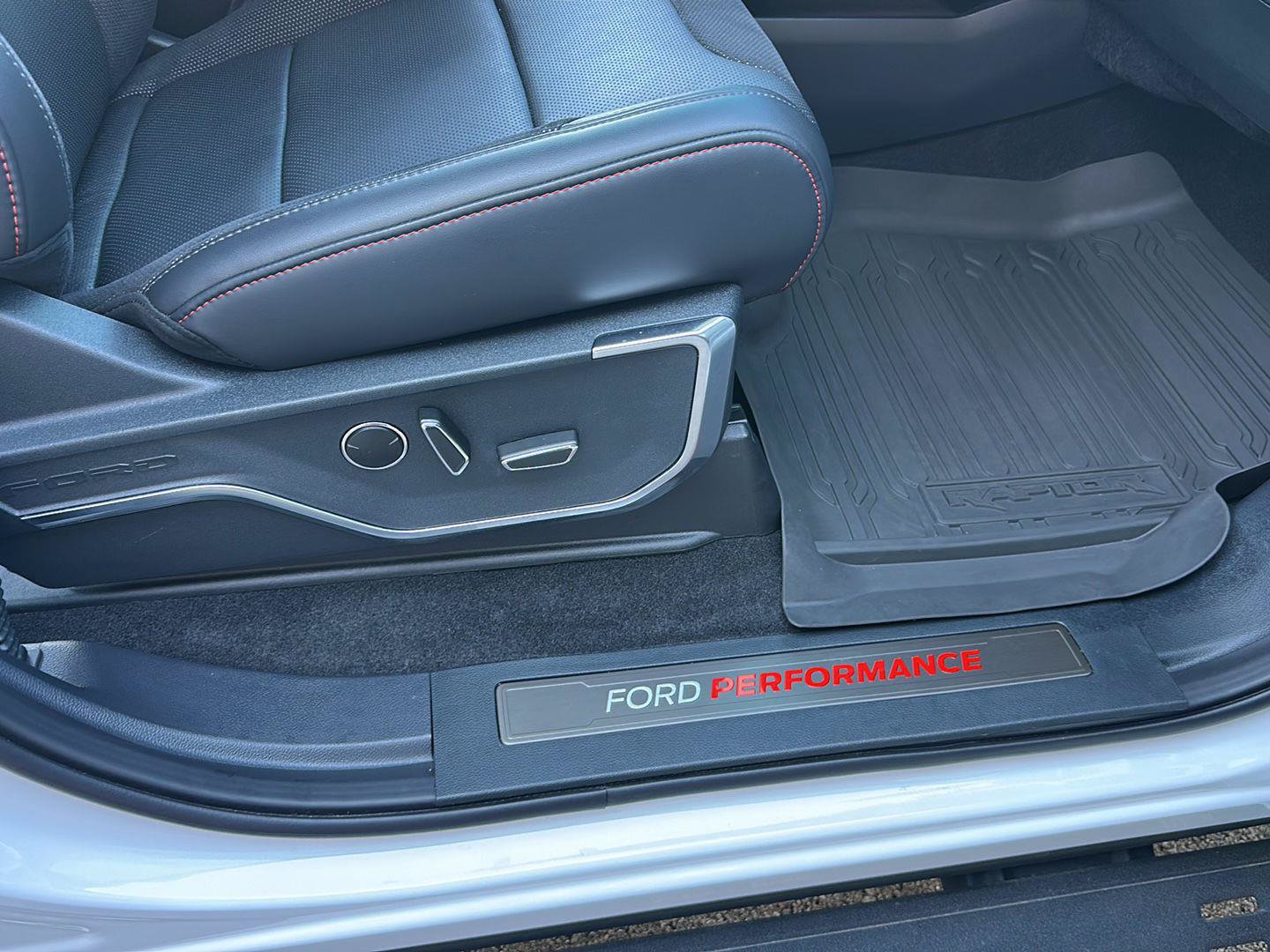 Certified 2025 Ford F150 Raptor AWD/4WD image 32