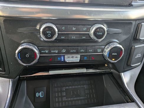 Used 2022 Ford F150 Lariat image 12