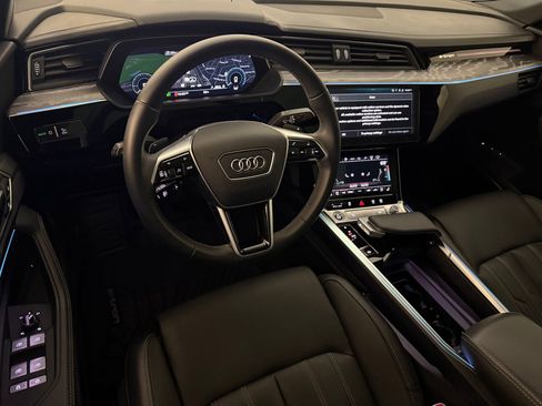 Used 2023 Audi e-tron Prestige w/ Prestige Package AWD/4WD image 4