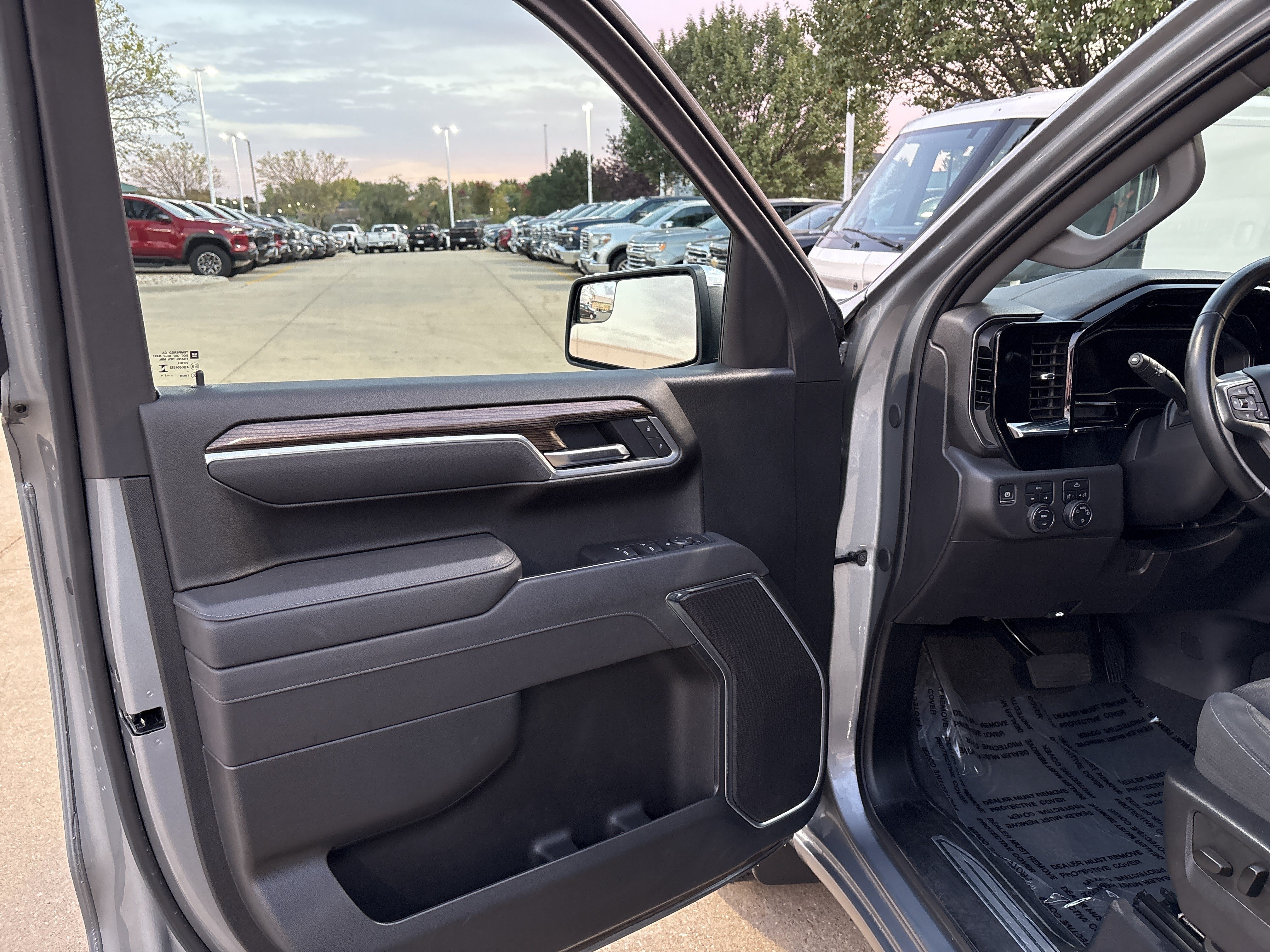 Used 2024 Chevrolet Silverado 1500 LT AWD/4WD image 10